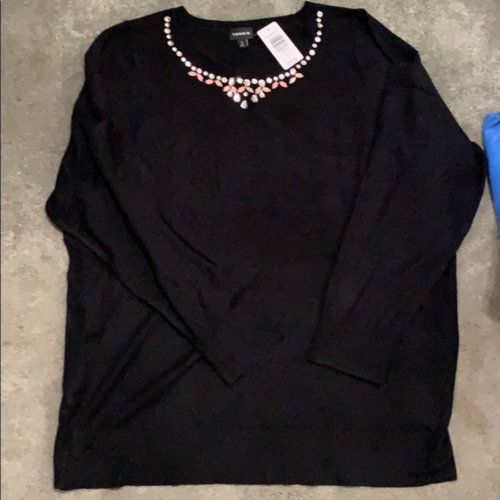 Light sweater black never worn brand new